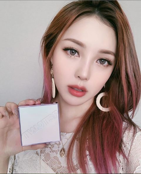 玫瑰砂晶色、霧面質感、漂色、春天花季髮色、莓果色