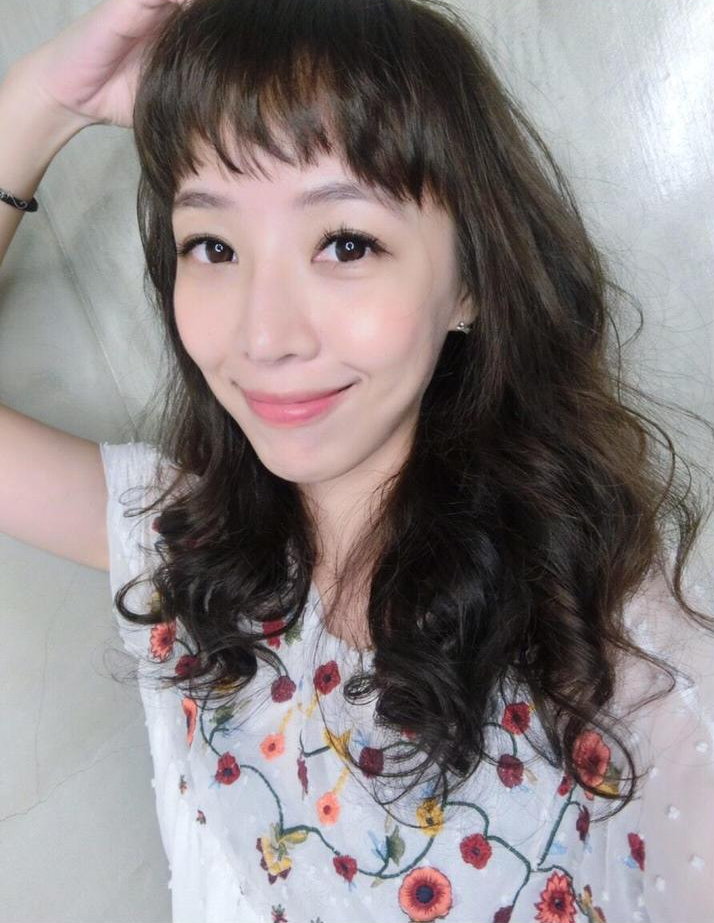 女生眉上瀏海、女生長髮、女生卷髮、破碎瀏海