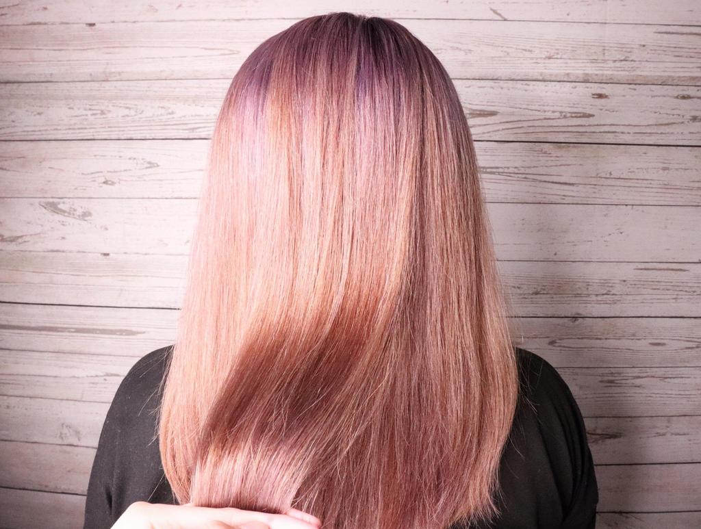 桃園市Twins站前店設計師改造女神Momo的髮根漸層髮色作品