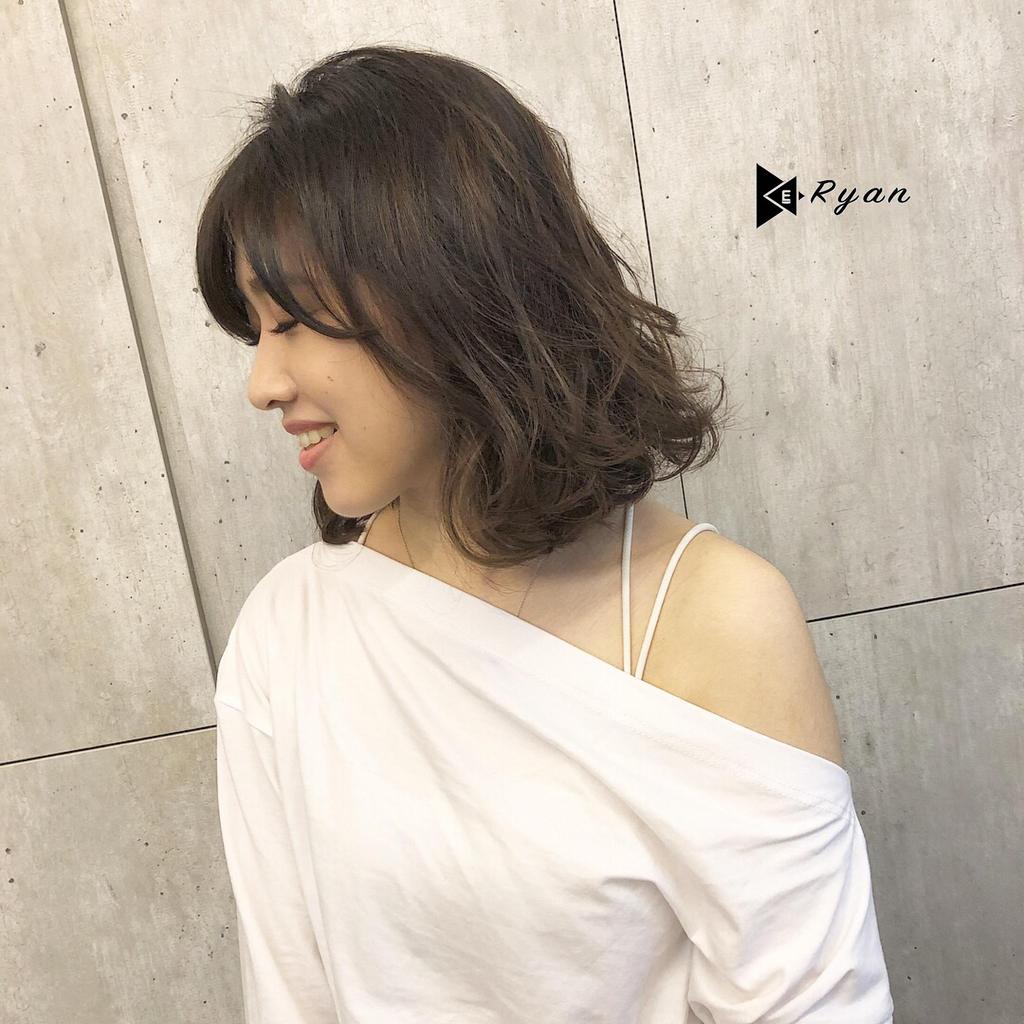 女生及肩短卷髮