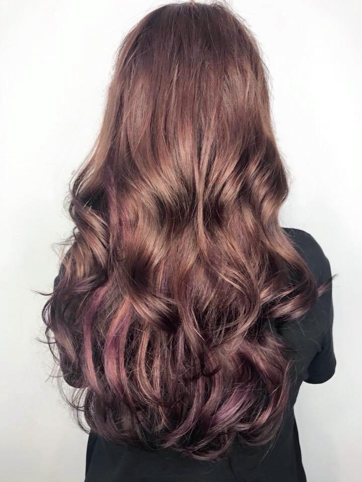 嘉義市楽 THE HOUSE設計師Vivi Tsai的玫瑰咖啡染髮作品