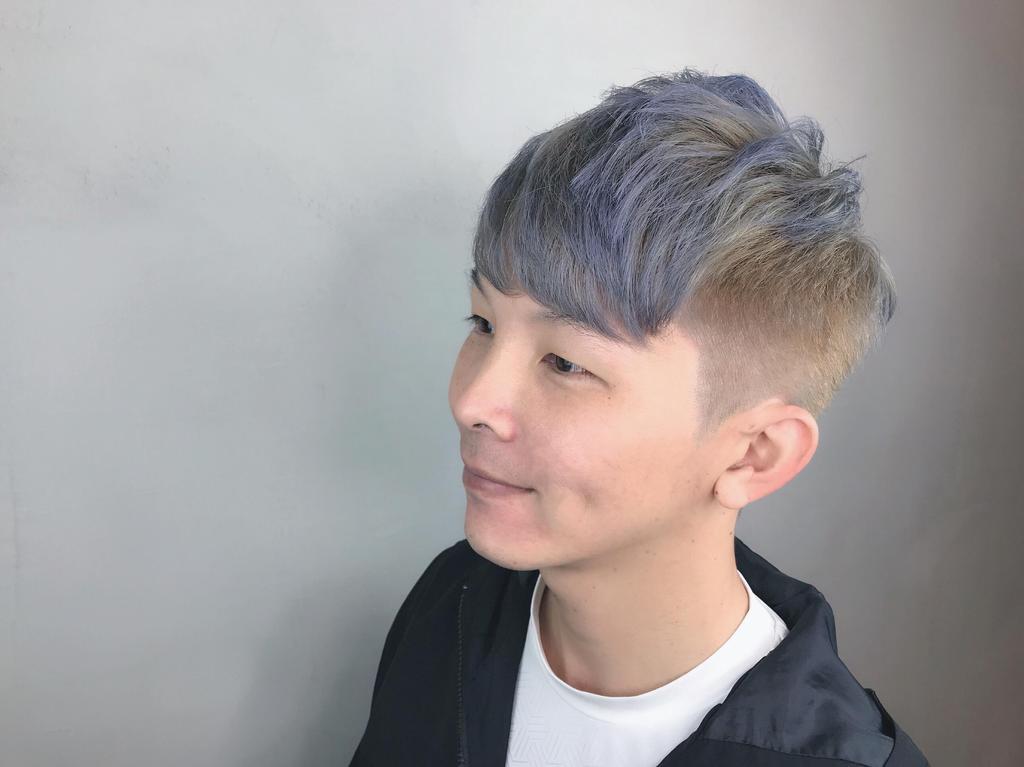 高雄市 Art 101 Hair Salon 中正店設計師Abby Lai的獨角獸髮色作品