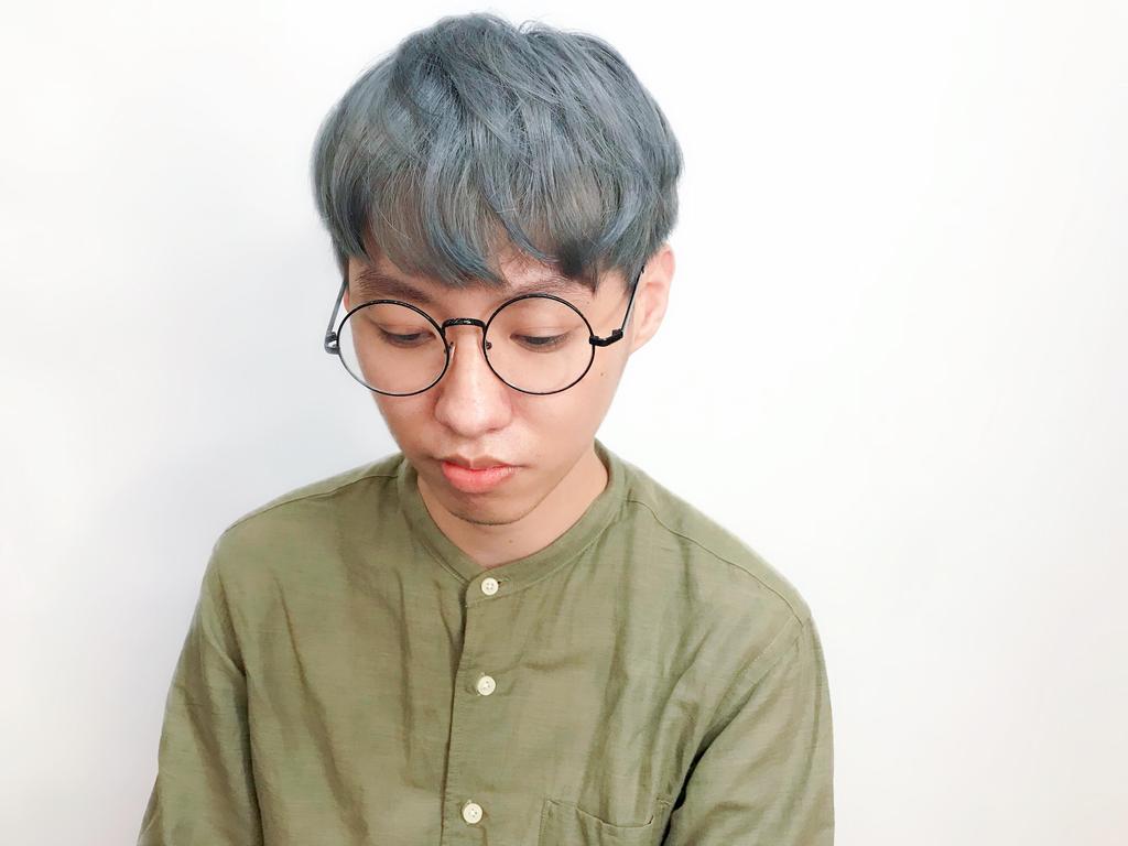 台北市Neo Image Hair Studio設計師Anna Xie的獨角獸髮色作品