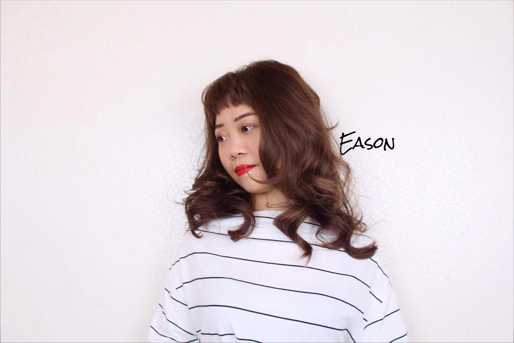 台中市向日葵髮典 成功店設計師Eason Liu的玫瑰咖啡染法作品