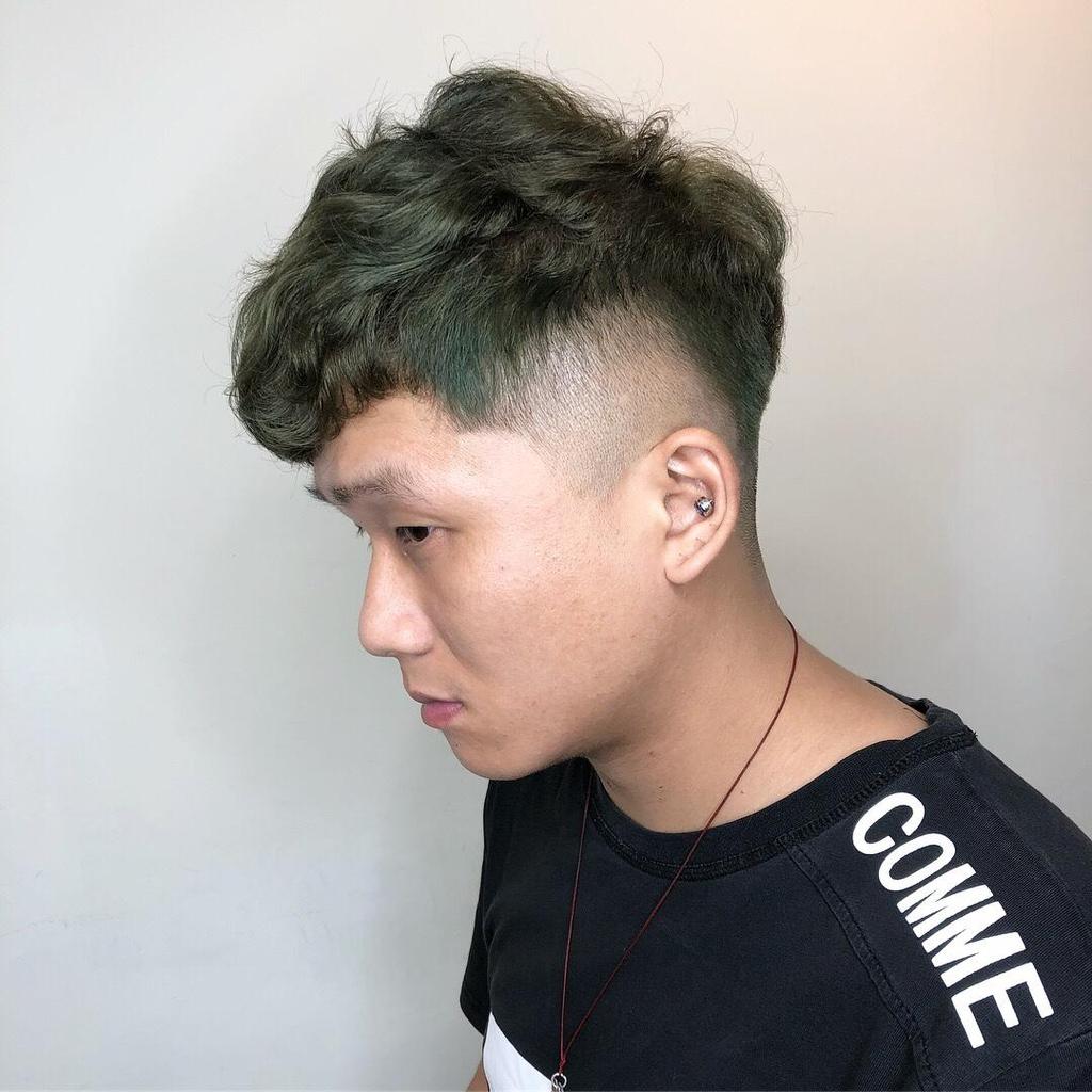 桃園市 艾瑞絲戰神指標性髮型設計設計師艾瑞絲戰神的獨角獸髮色作品