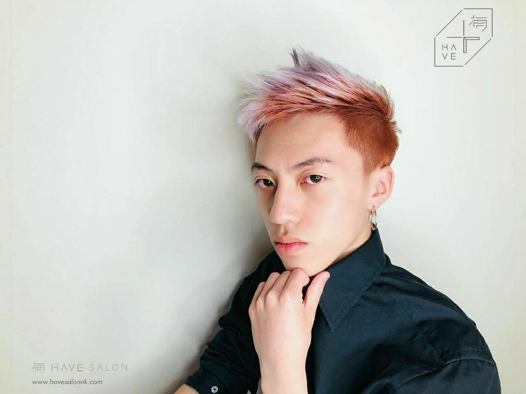 台南市有造型空間設計師Vick的獨角獸髮色作品