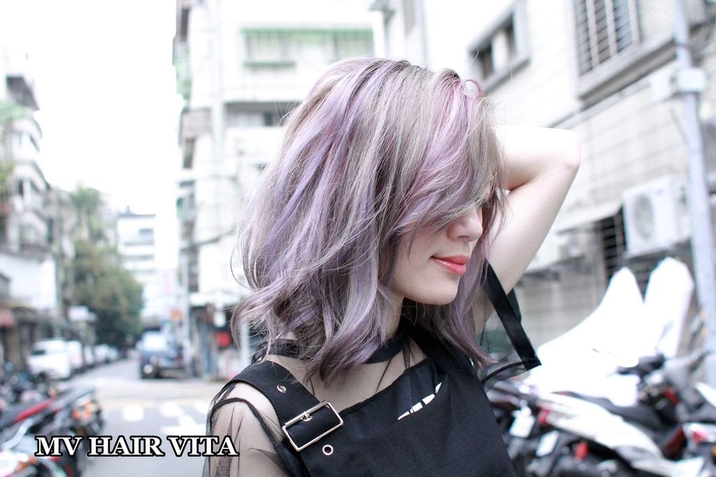 灰色系、女生卷髮