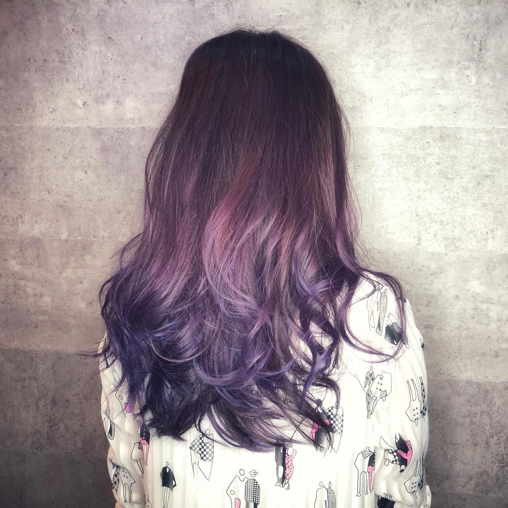女生長髮灰紫漸層特殊髮色晶礦染縷光髮色