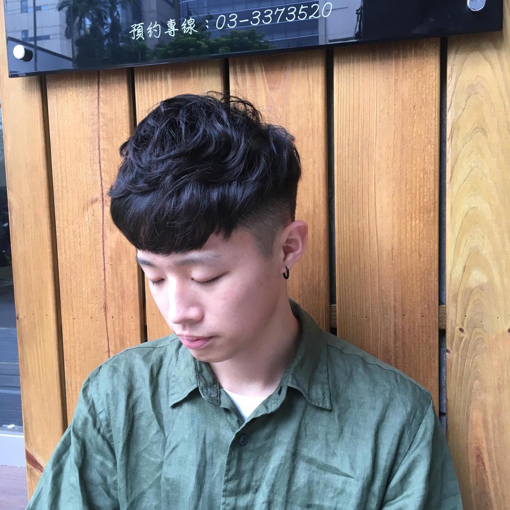 桃園市Twins II Hair Salon中正店設計師楊宜瑞的男生呆瓜頭
