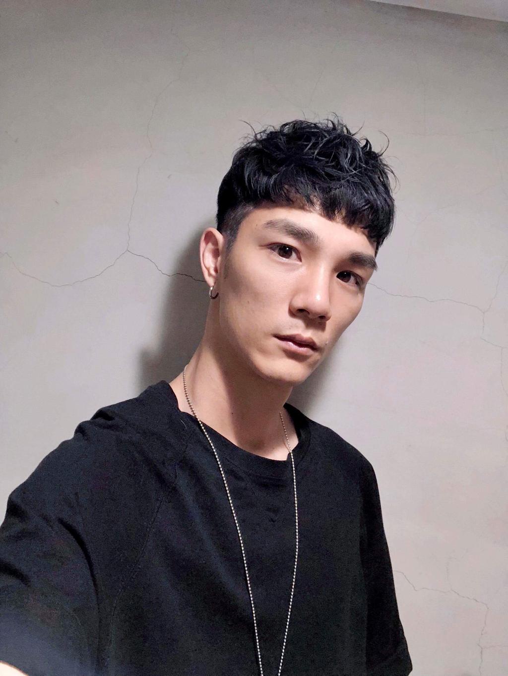 台北市Ink Hair Salon設計師Iven陳映臻的男生呆瓜頭