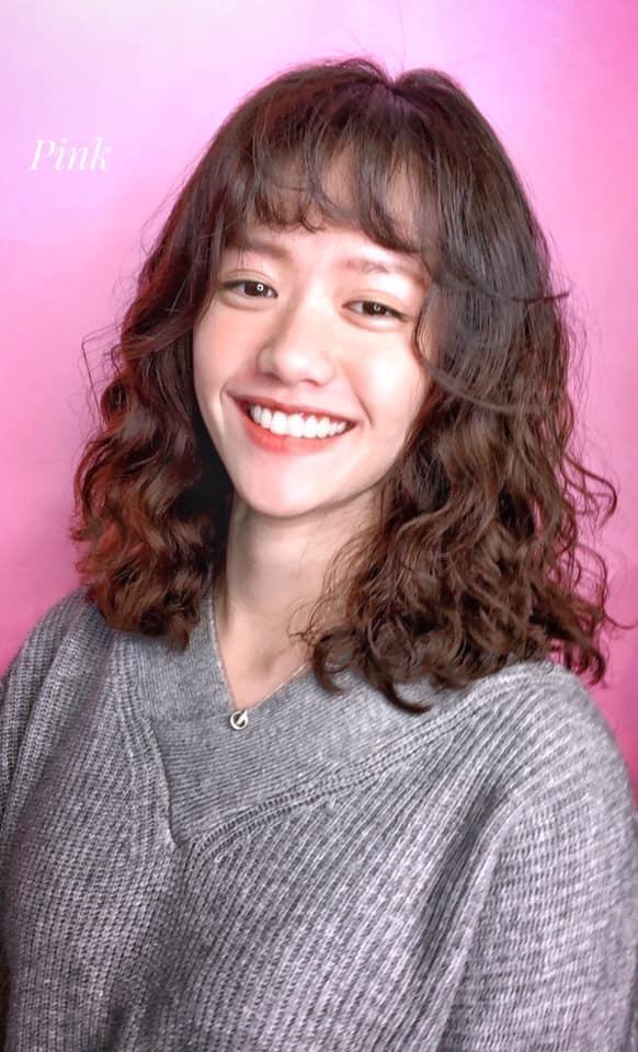 女生中長髮、女生染燙、女神系捲髮、眉上瀏海、嬉皮卷、氧氣瀏海