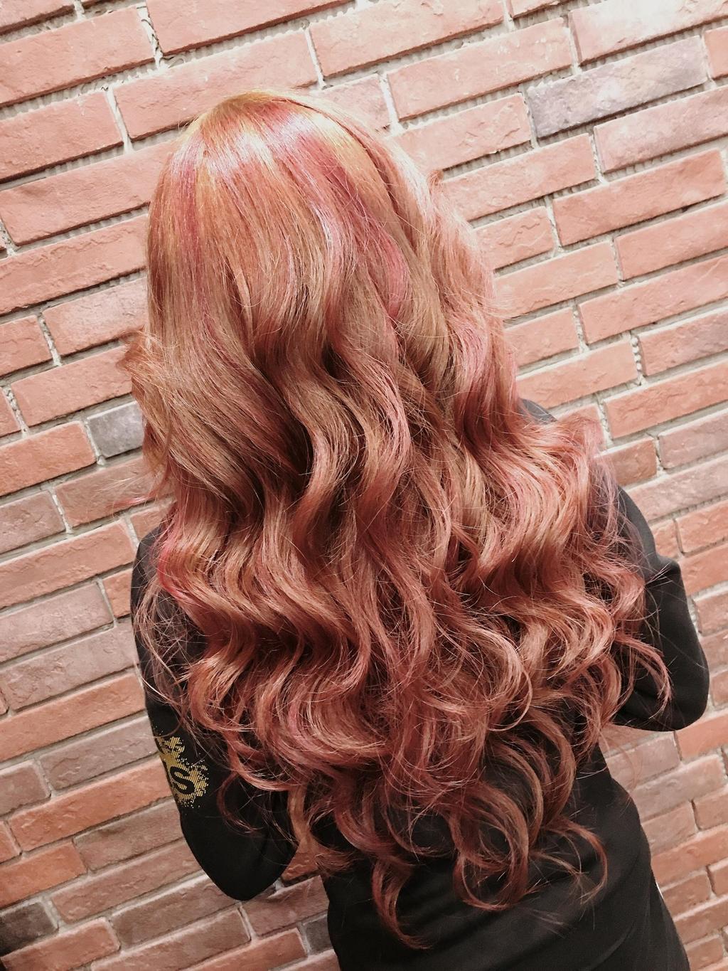 玫瑰砂晶色、霧面質感、漂色、春天花季髮色、女生卷髮