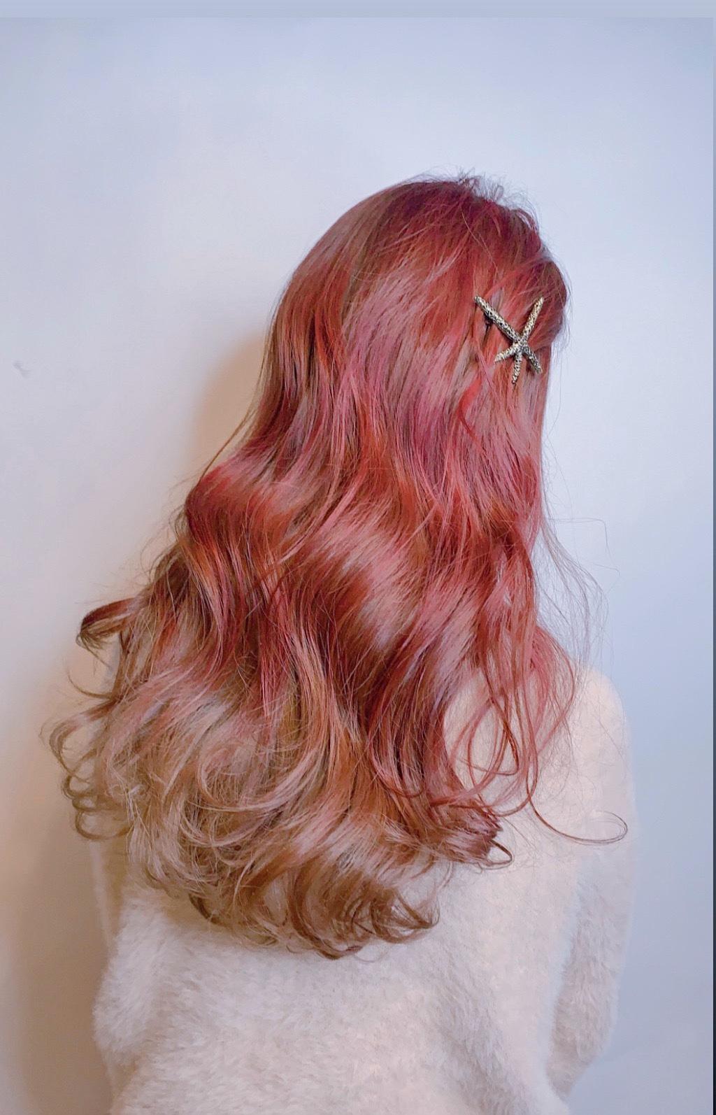 玫瑰砂晶色、霧面質感、漂色、春天花季髮色、女生卷髮、漸層染