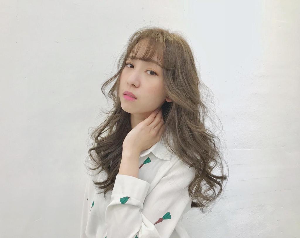 女生長髮冷萃茶色亞麻綠髮色浪漫大卷空氣瀏海