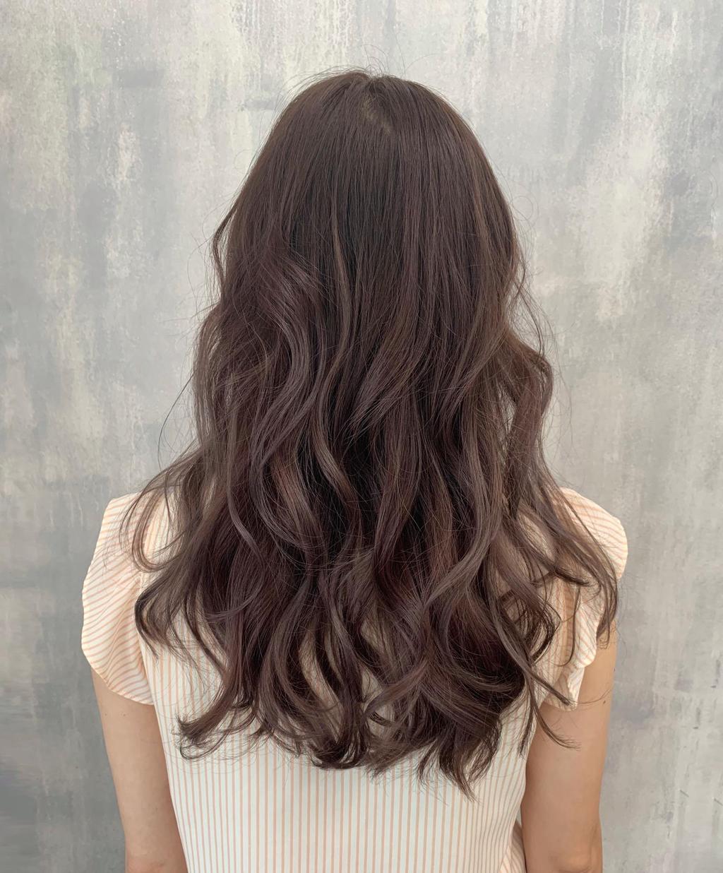 女生燙髮、女生染髮、女生長髮、咖啡髮色、棕色、浪漫大卷