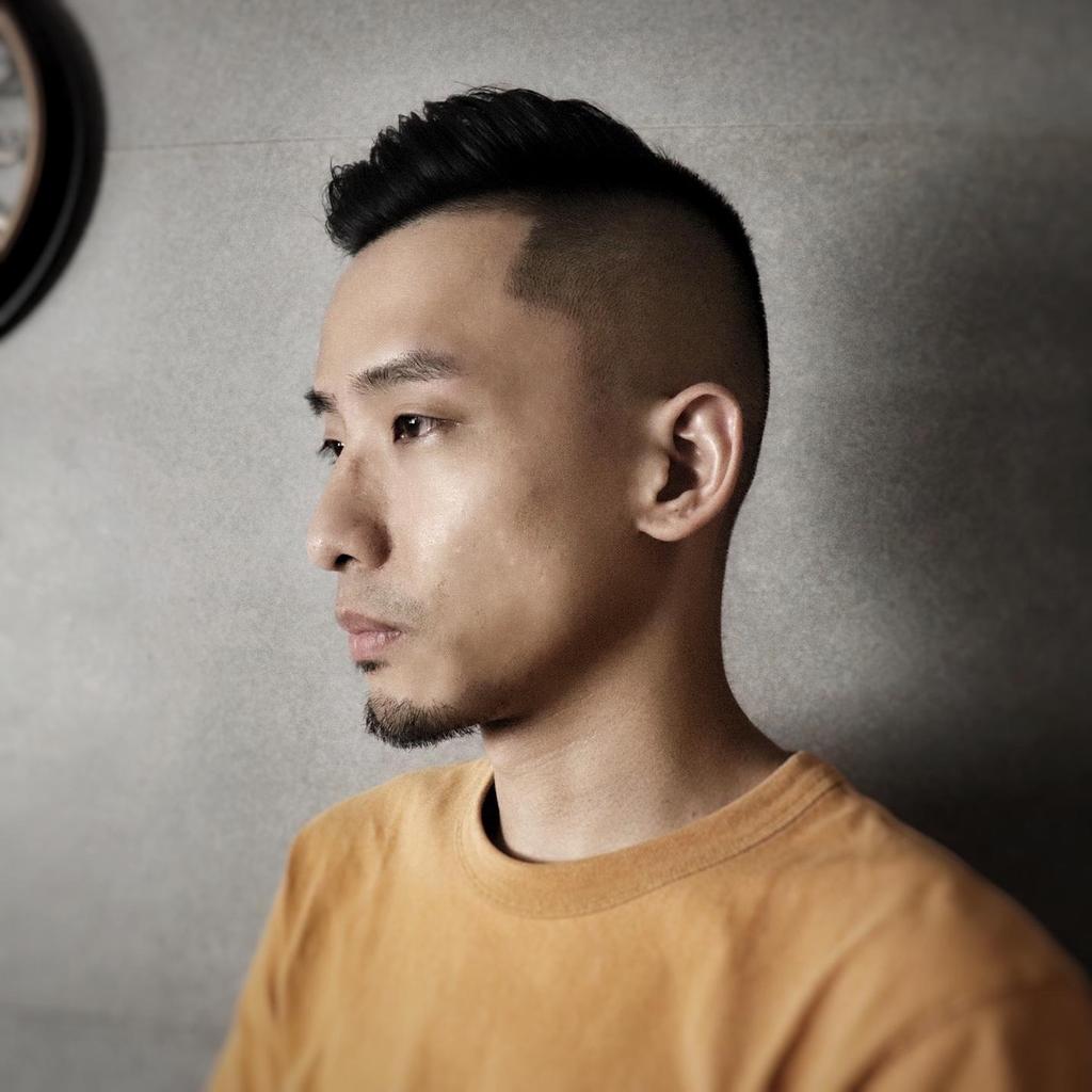 男生油頭、後梳油頭、男生髮型、漸層推剪、油頭
