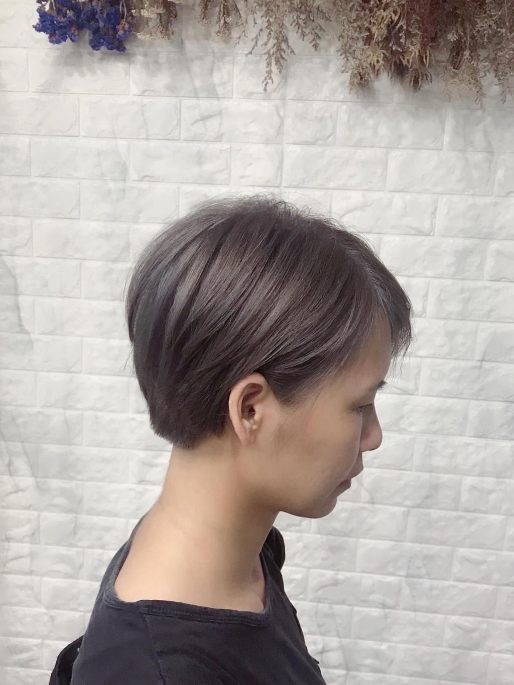 高層次短髮、灰色系、冷色調、女生短髮