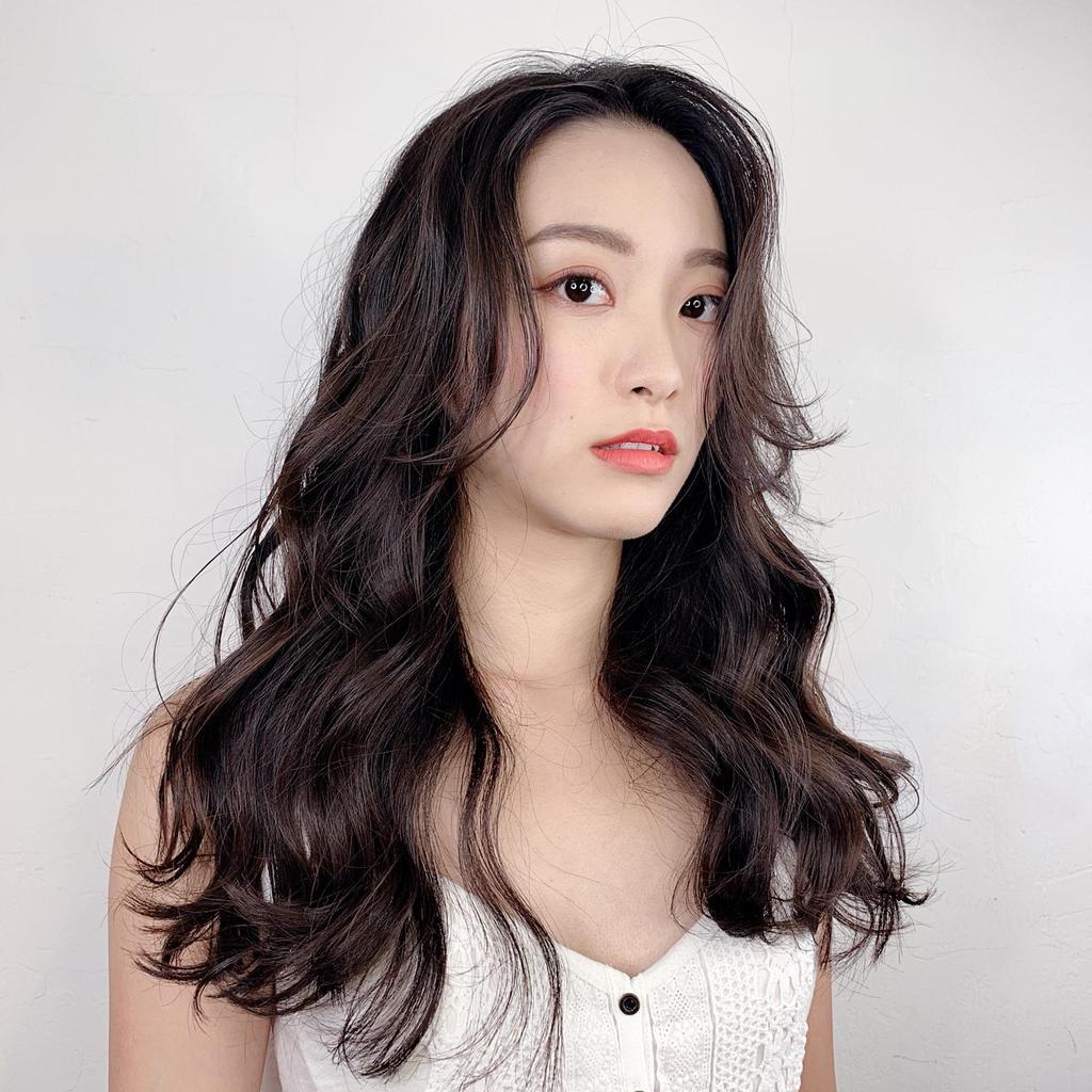 女生長髮、女生燙髮、女生卷髮、黑茶髮色、深色系