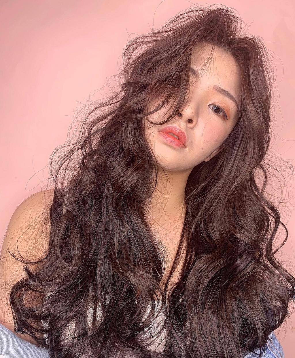 女生長髮、乾燥花髮色、紅寶石髮色、波浪卷