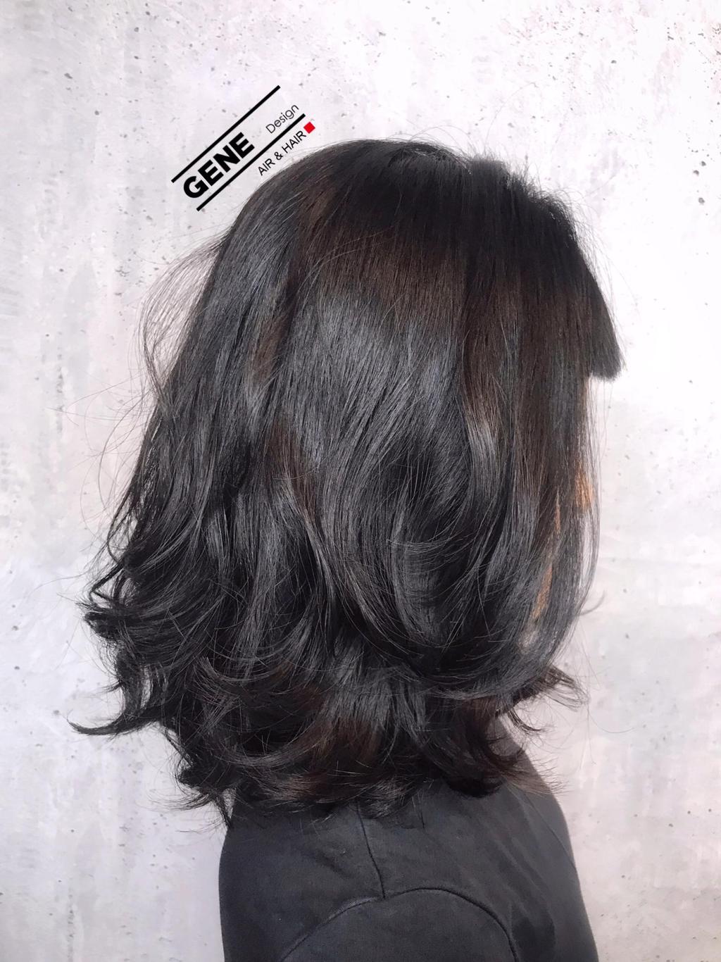 女生中長髮鎖骨髮黑巧克力髮色黑茶髮色睡不醒卷度