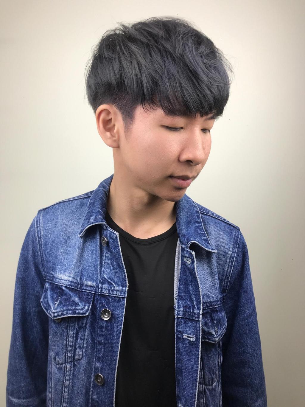 男生短髮鐵灰髮色鍋蓋頭