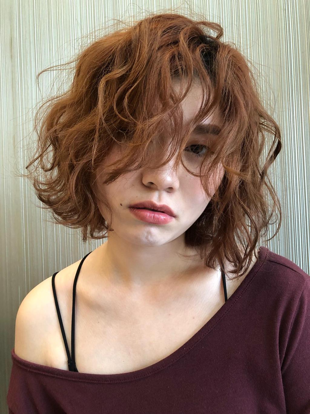 棕色系、女生短髮、女生卷髮、清新中短髮-(耳下肩上)、焦糖髮色