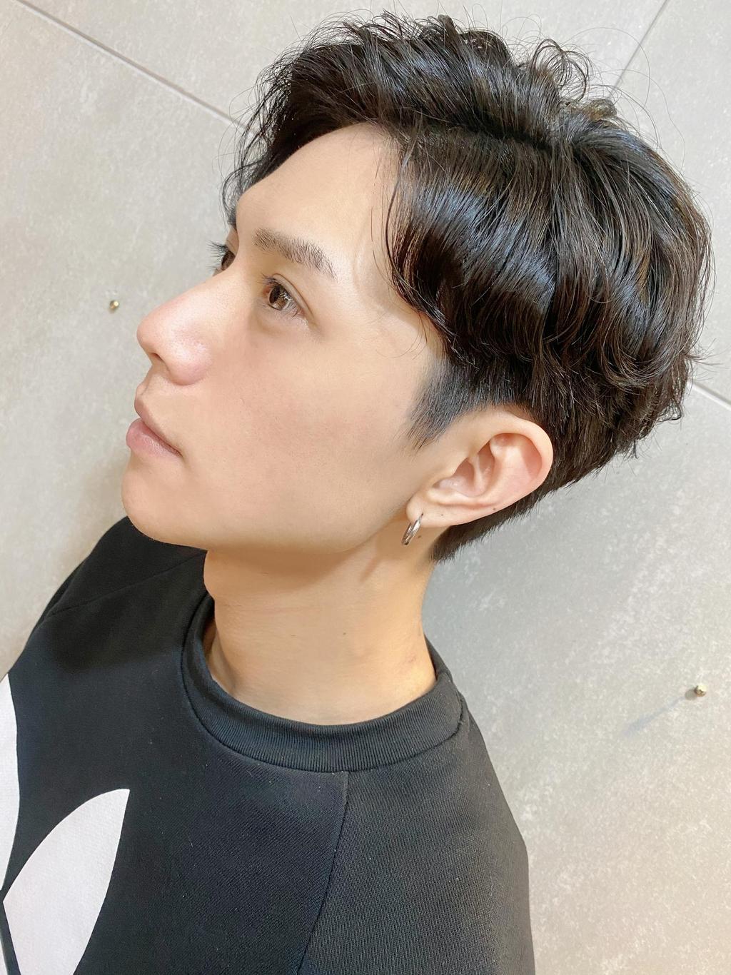 男生短髮中分髮型漸層卷