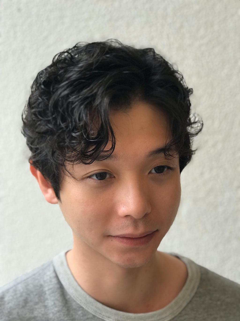 男生中長髮中分髮型嬉皮卷