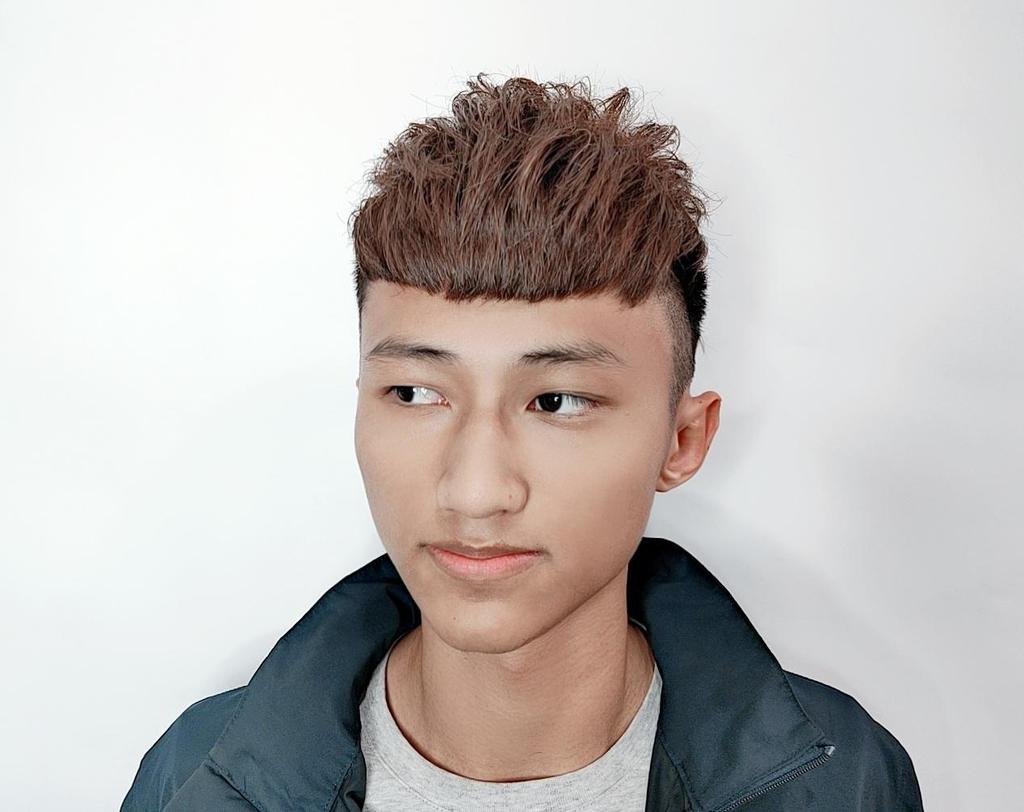 男生短髮韓男呆瓜頭髮根燙冷萃咖啡髮色