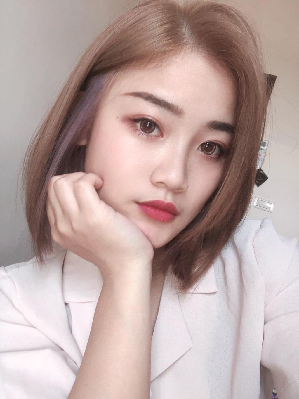 女生齊長髮型、鎖骨髮、撩耳齊短髮、特殊色、耳圈染