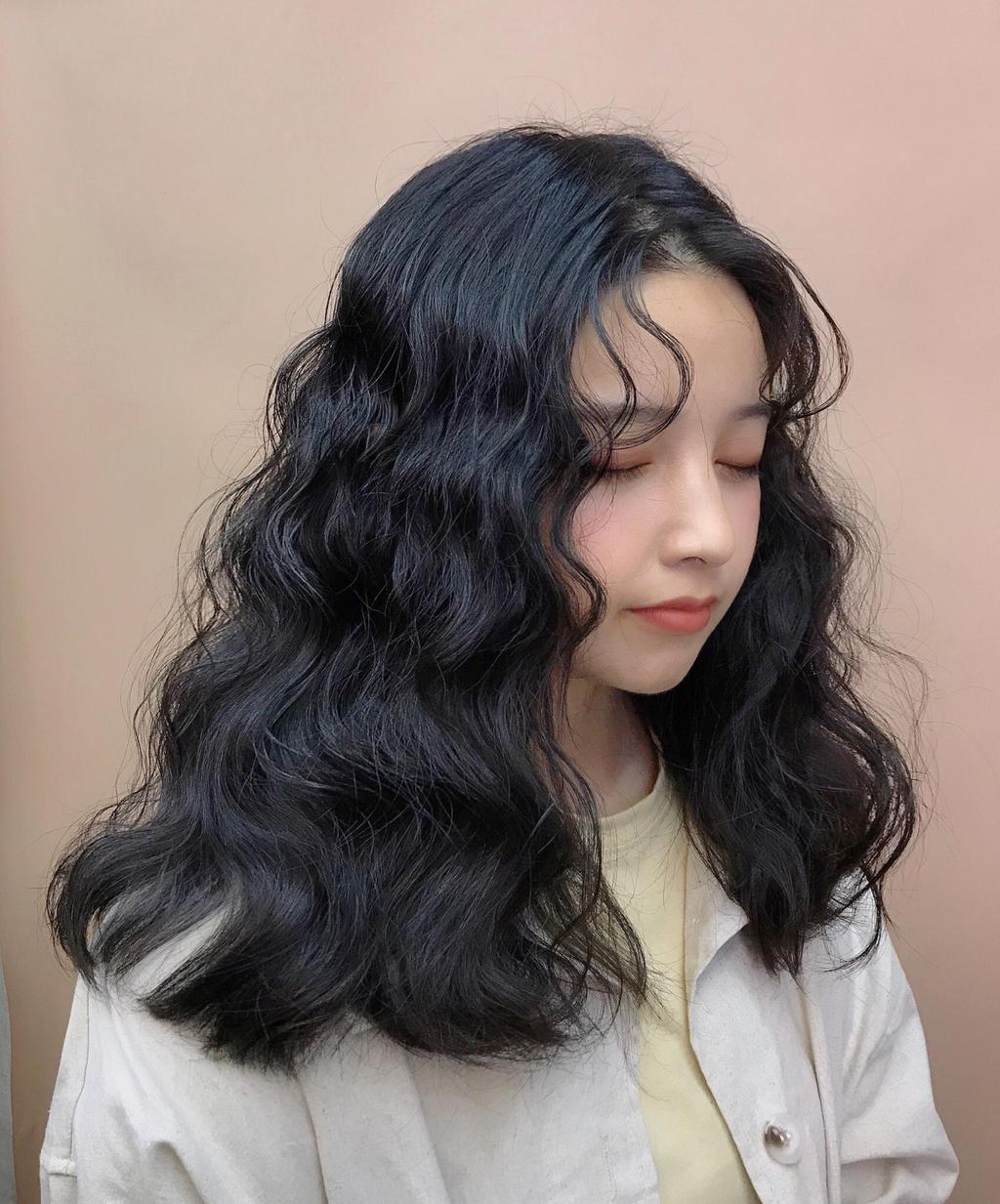 鍾愛口的髮型作品,女生染燙,韓系,女生長髮,溫塑燙,短瀏海,女生燙髮,水波紋卷,中性髮,中壢染髮,中壢燙髮,女生燙染,復古波紋捲,圓臉,中性頭皮,泰迪熊卷髮,復古Q毛卷,桃園剪髮,桃園燙髮,桃園染髮,中壢剪髮,燙髮,染髮