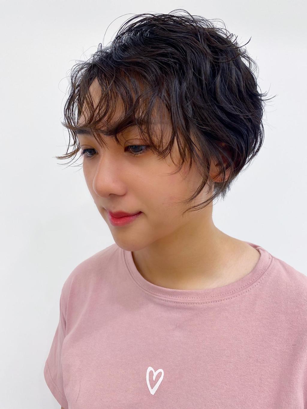 男孩風女生短髮、女生卷髮