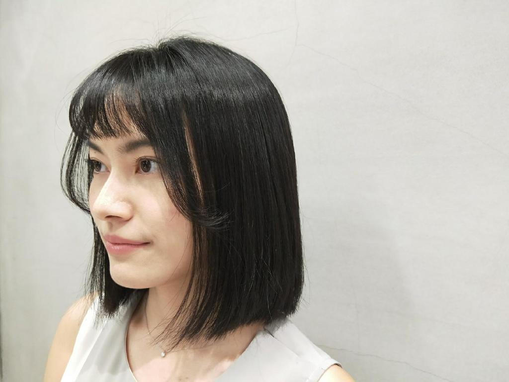女生齊長髮型、鎖骨髮、黑茶髮色、眉上瀏海