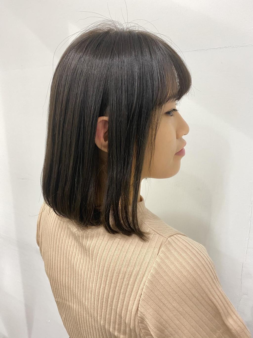 女生齊長髮型、鎖骨髮、黑茶髮色、眉上瀏海