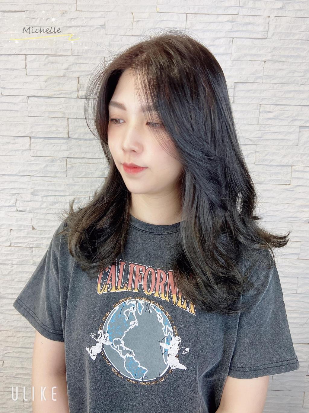 黑茶髮色、女生卷髮