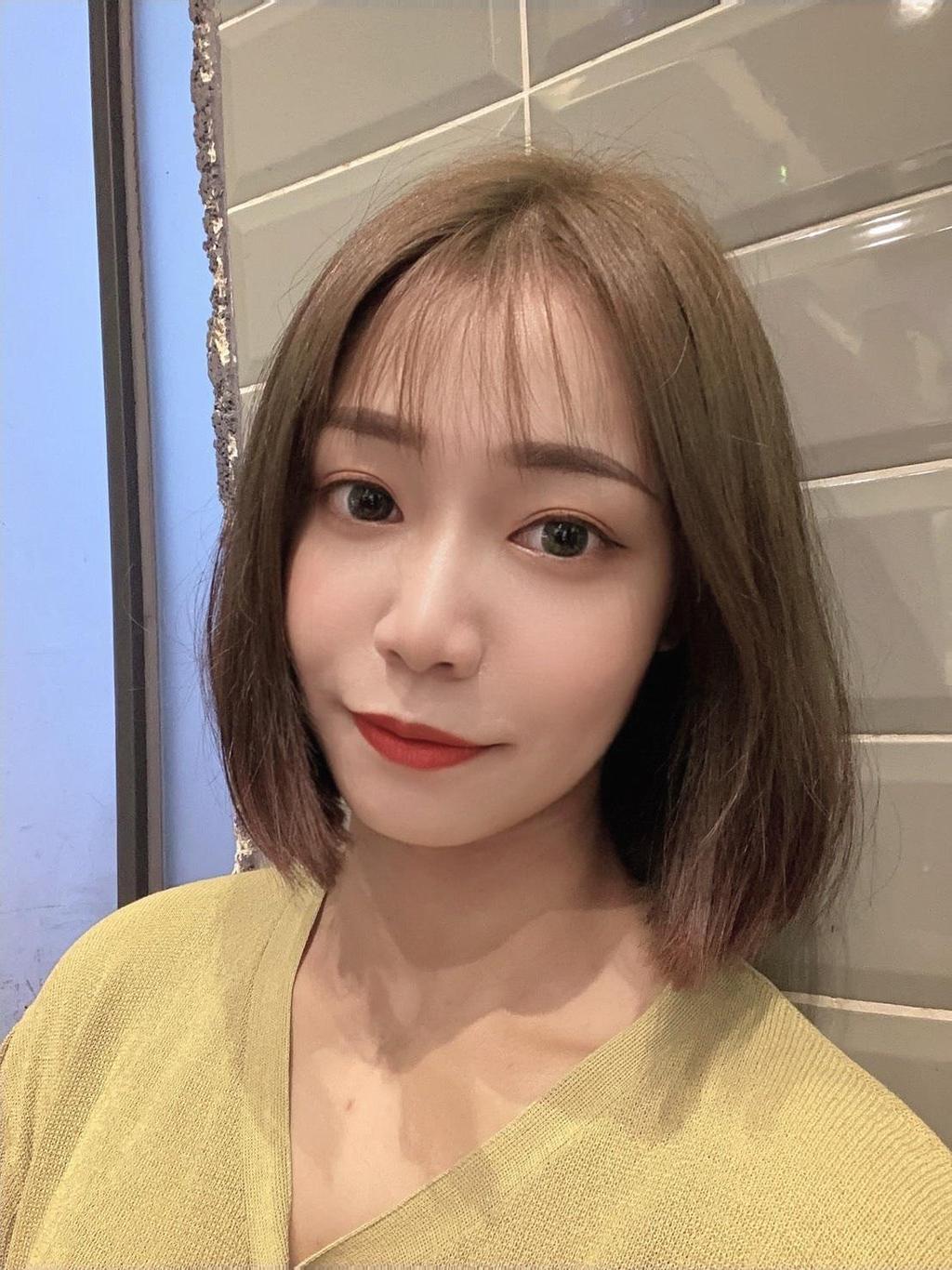 鮑伯頭、冷萃咖啡髮色、楓糖斑比色、下巴短髮、撩耳齊短髮