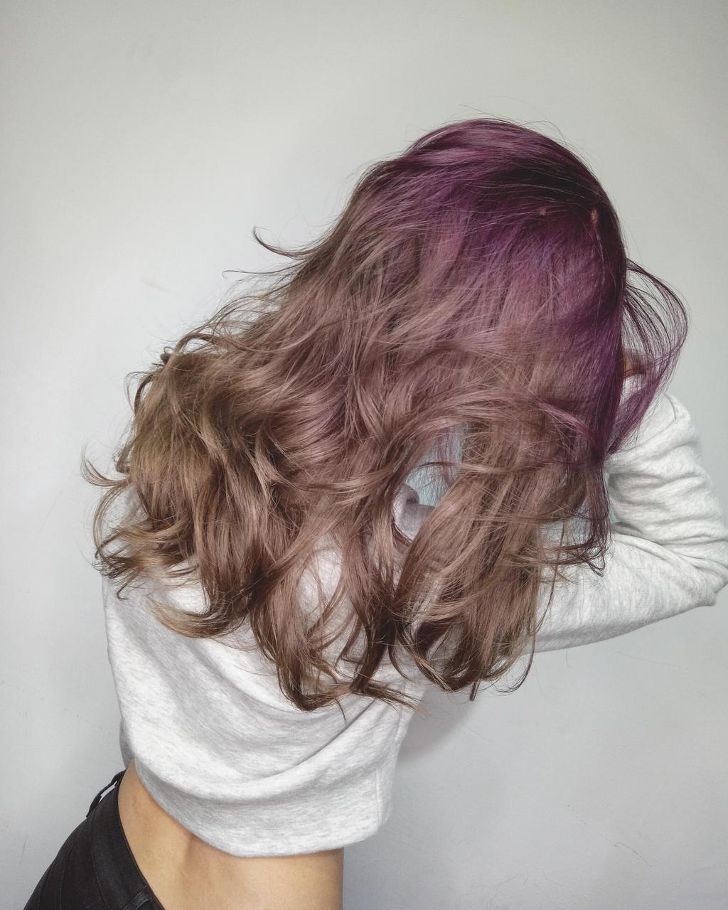 桃園市Twins站前店設計師店長Eric的髮根漸層髮色作品